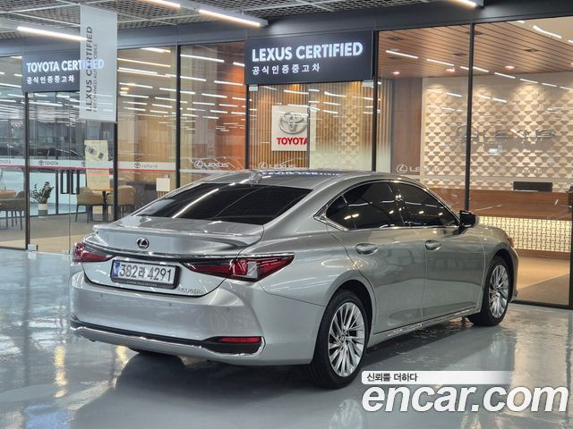 Lexus ES 7-го поколения Executive - фото 1
