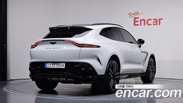 Aston Martin DBX 4.0 V8 707 - фото 1