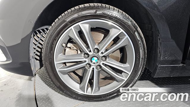 BMW 1-Series F40 120i Sports - фото 4