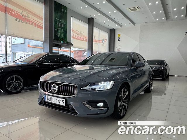 Volvo S60 3-го поколения B5 Ultimate Bright - фото 0