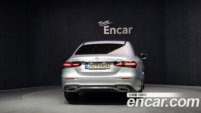 Mercedes-Benz E-Class W213 E220d 4MATIC AMG Line - фото 3