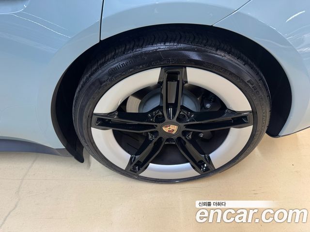 Porsche Taycan Base 4 - фото 4