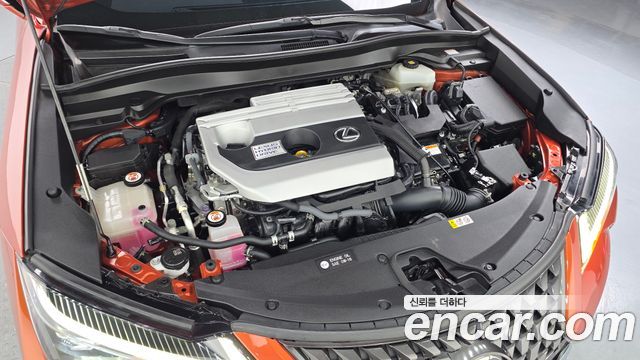 Lexus UX 2.0 AWD - фото 4