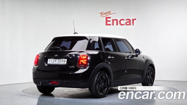 Mini Cooper 5Door Standard 3rd - фото 1