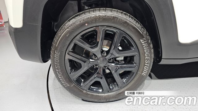 Jeep Renegade 1.3 Limited - фото 4
