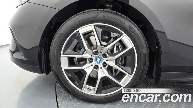 BMW i5 G60 eDrive 40 - фото 4