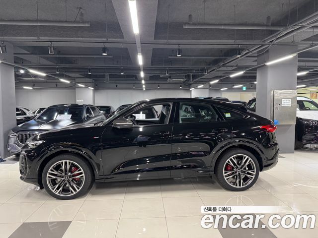 Audi Q5 45 TFSI Quattro S Line Black Edition Sport Back - фото 1