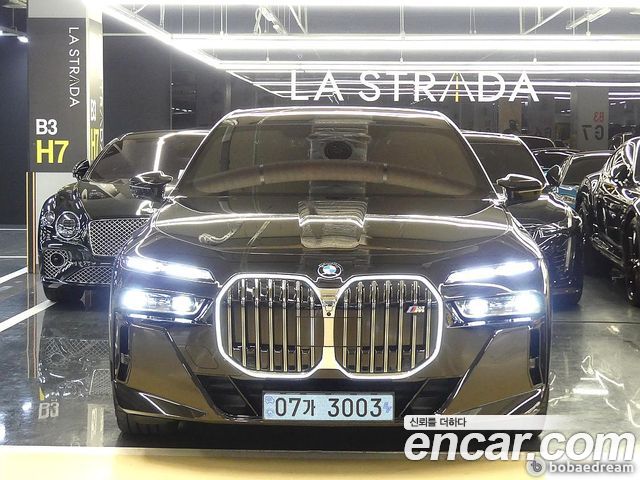 BMW i7 G70 M70 xDrive M Performance - фото 0