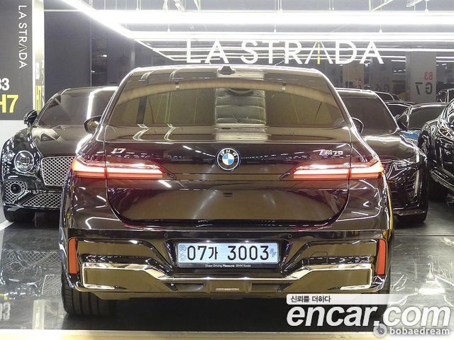BMW i7 G70 M70 xDrive M Performance - фото 1