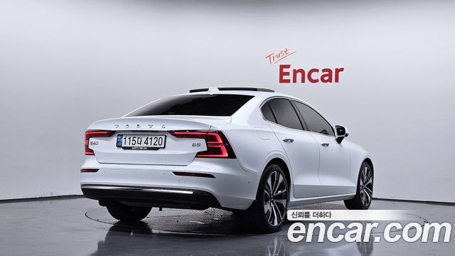Volvo S60 3-го поколения B5 Ultimate Bright - фото 1