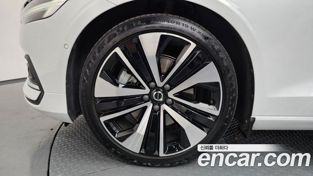 Volvo S60 3-го поколения B5 Ultimate Bright - фото 4