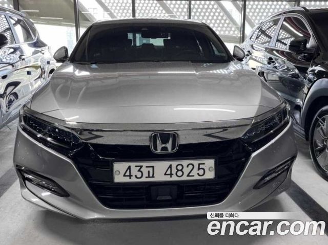 Honda Accord 10-го поколения 2.0 Hybrid Touring - фото 0