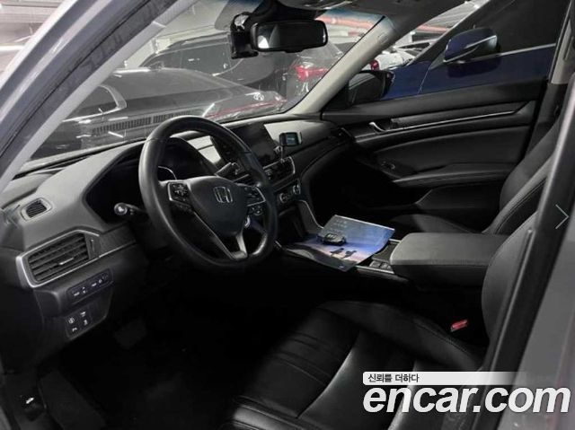 Honda Accord 10-го поколения 2.0 Hybrid Touring - фото 3