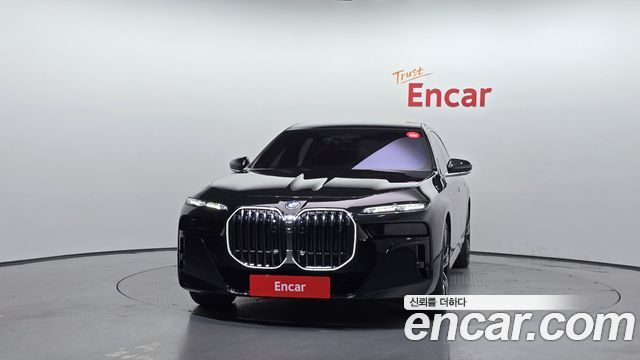 BMW i7 G70 xDrive 60 M sport - фото 2