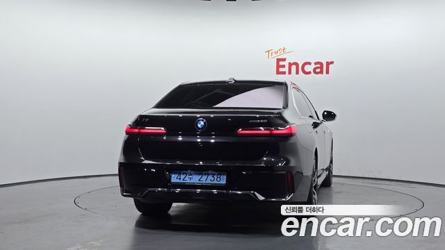 BMW i7 G70 xDrive 60 M sport - фото 3