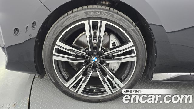 BMW i7 G70 xDrive 60 M sport - фото 4