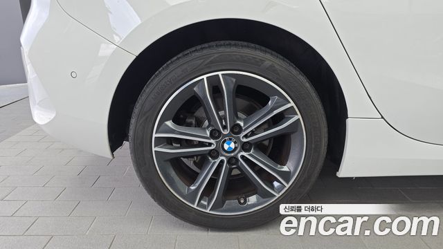 BMW 1-Series F40 118d Sport - фото 4