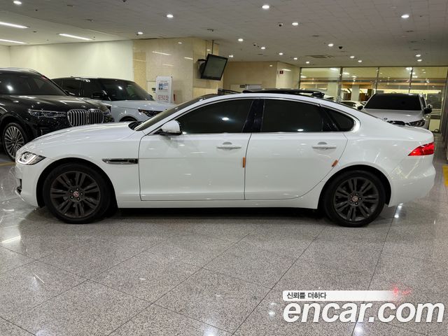 Jaguar XF X260 25t Portfolio - фото 2