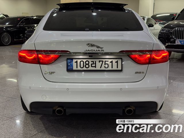 Jaguar XF X260 25t Portfolio - фото 3