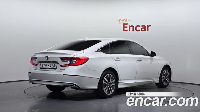 Honda Accord 10-го поколения 2.0 Hybrid EX-L - фото 1