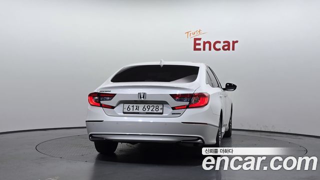 Honda Accord 10-го поколения 2.0 Hybrid EX-L - фото 3