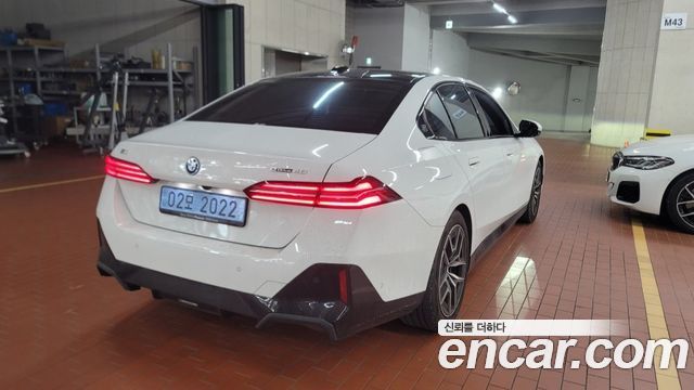BMW i5 G60 eDrive 40 M Sport - фото 2
