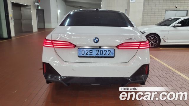 BMW i5 G60 eDrive 40 M Sport - фото 3
