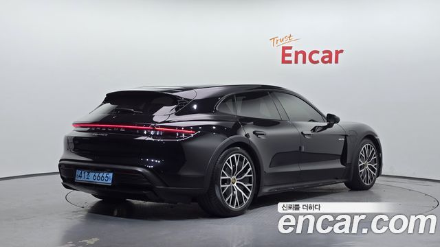 Porsche Taycan 4 Cross Turismo - фото 1