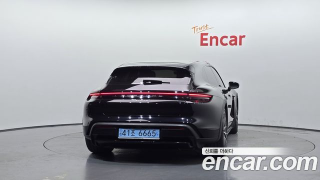 Porsche Taycan 4 Cross Turismo - фото 3
