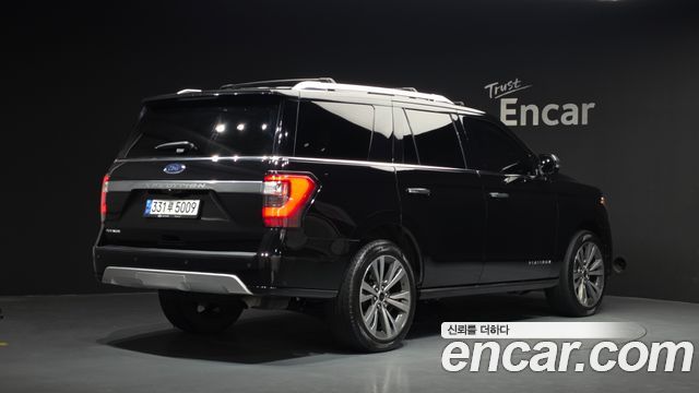 Ford Expedition Platinum 4WD 7Seater - фото 1