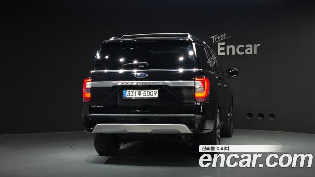 Ford Expedition Platinum 4WD 7Seater - фото 3