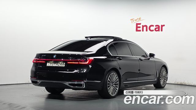BMW 7-Series G11 740Li xDrive Design Pure Excellence - фото 1