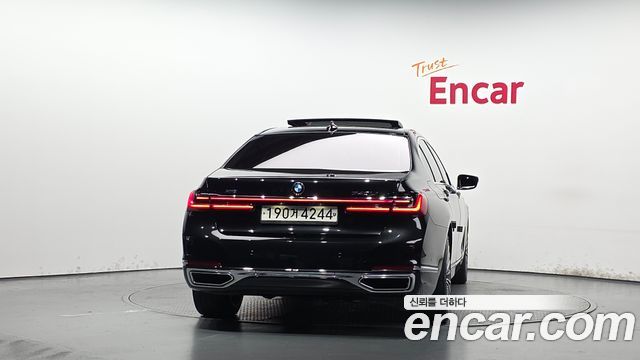 BMW 7-Series G11 740Li xDrive Design Pure Excellence - фото 3