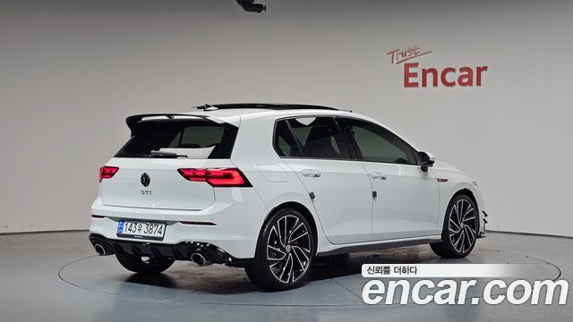 Volkswagen Golf 8-го поколения 2.0 GTI - фото 0