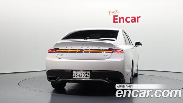 Lincoln MKZ Hybrid 2nd - фото 3