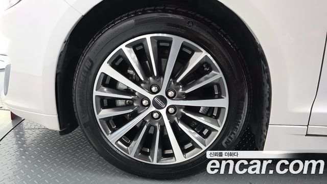 Lincoln MKZ Hybrid 2nd - фото 4
