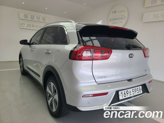 Kia Niro Prestige - фото 4