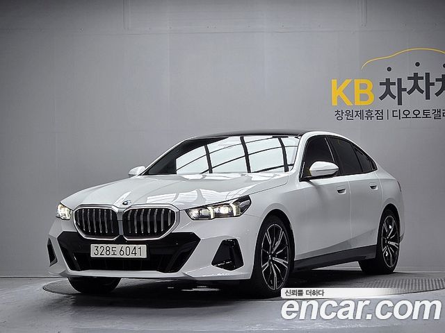 BMW 5-Series G60 530i xDrive M Sport - фото 0
