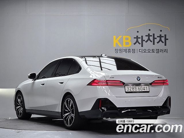 BMW 5-Series G60 530i xDrive M Sport - фото 1