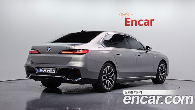 BMW 7-Series G70 740d xDrive M Sport - фото 1