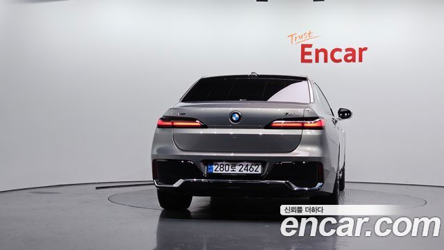 BMW 7-Series G70 740d xDrive M Sport - фото 3