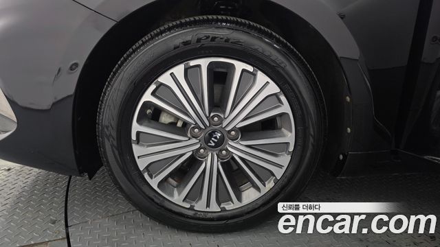 Kia K7 Premier, гибрид Signature - фото 4