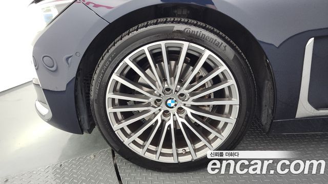 BMW 7-Series G11 740i Design Pure Excellence - фото 4