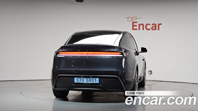 Tesla Model Y RWD - фото 2