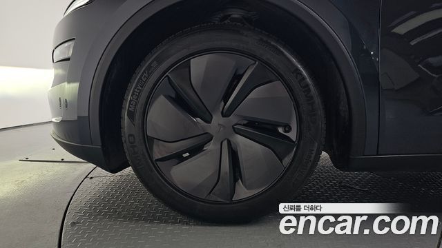 Tesla Model Y RWD - фото 3