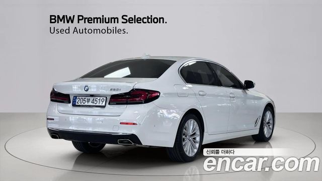 BMW 5-Series G30 520i Luxury - фото 1
