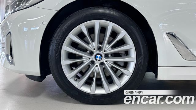 BMW 5-Series G30 520i Luxury - фото 4