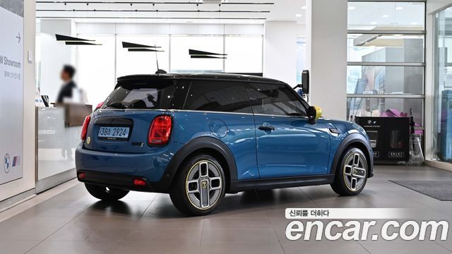 Mini Cooper SE Electric 3rd - фото 1