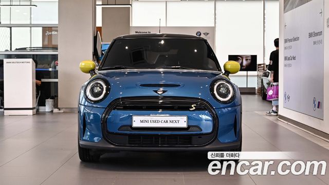Mini Cooper SE Electric 3rd - фото 2