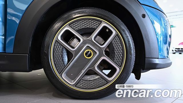Mini Cooper SE Electric 3rd - фото 4